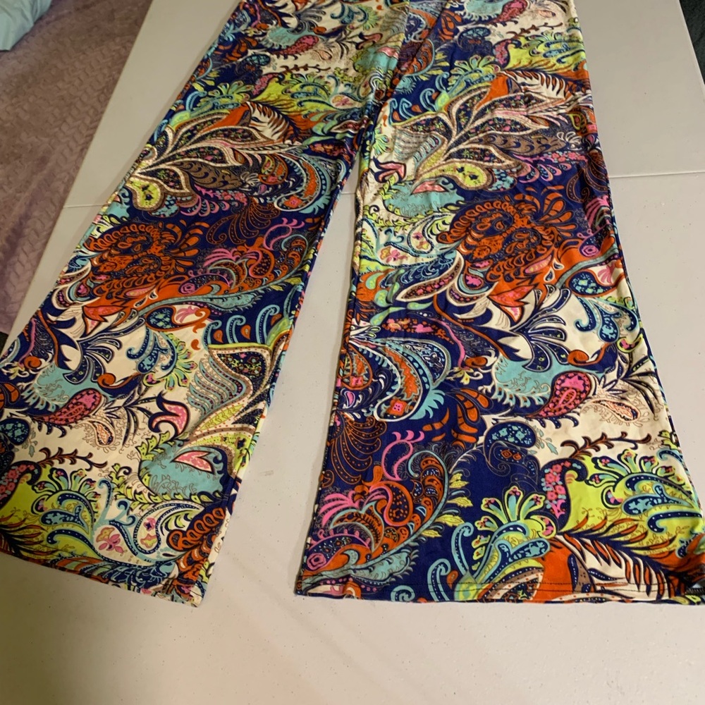 Bell bottom leggings - Picture 3 of 3